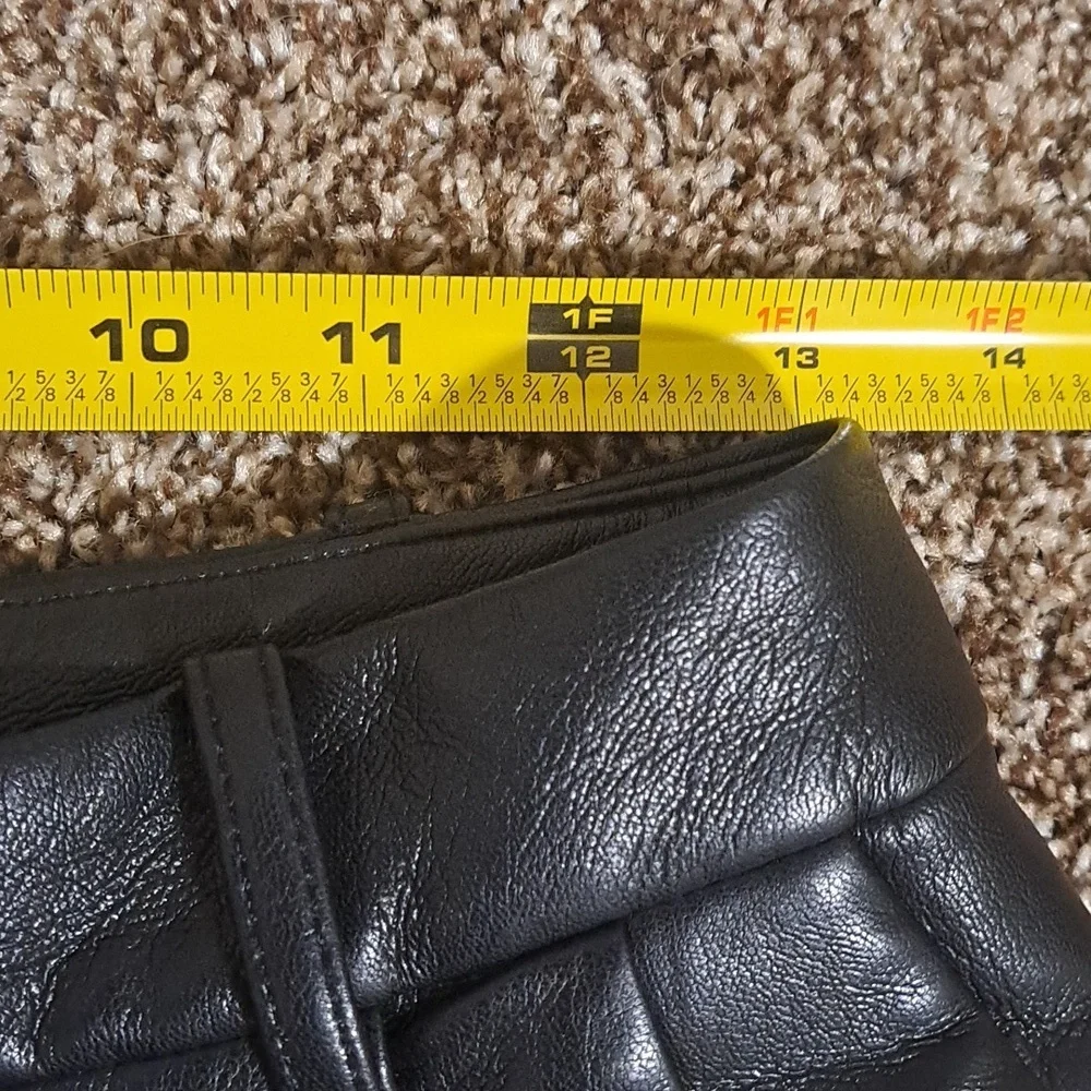 Wilfred Limerick Vegan Leather Pleated Shorts Size 2 Black - Picture 3 of 10